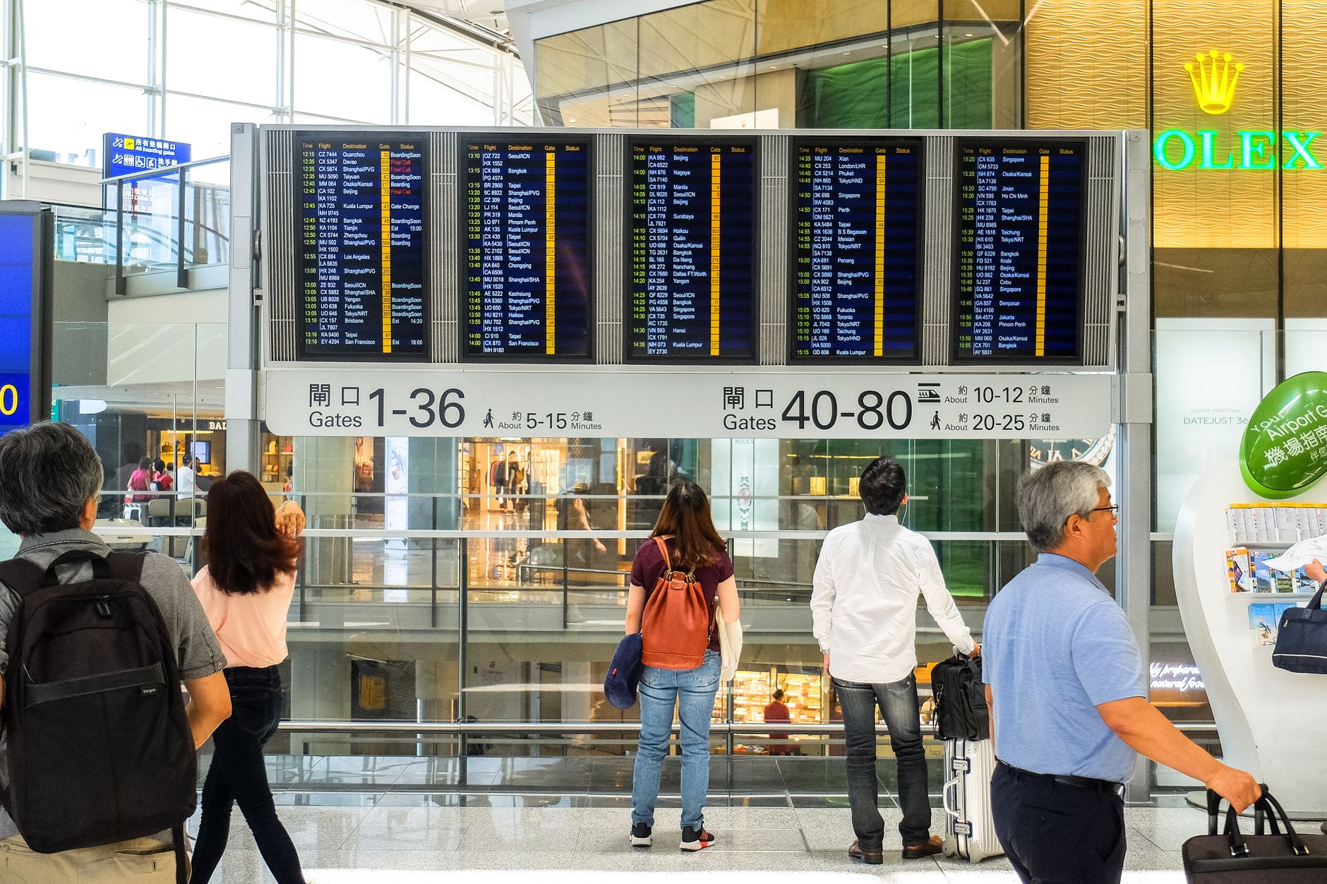 공항 출국장 안내 전광판